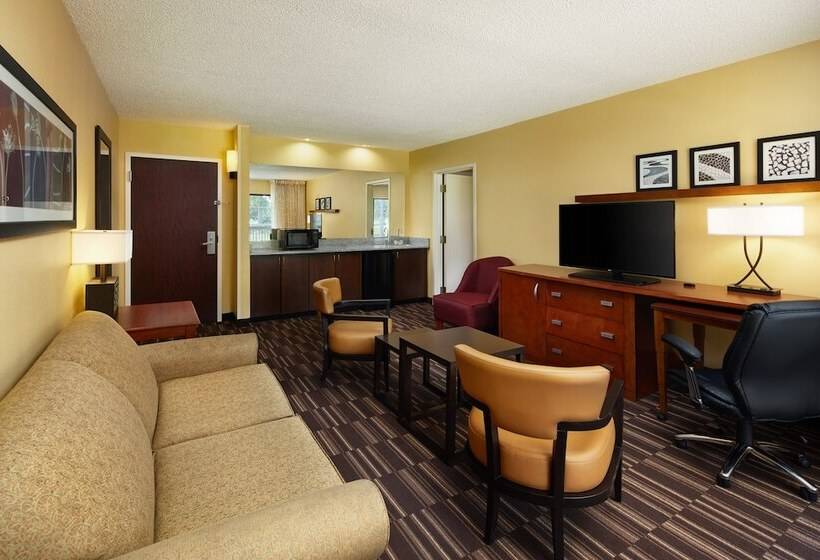Люкс с Балконом, Holiday Inn Express Tifton, An Ihg