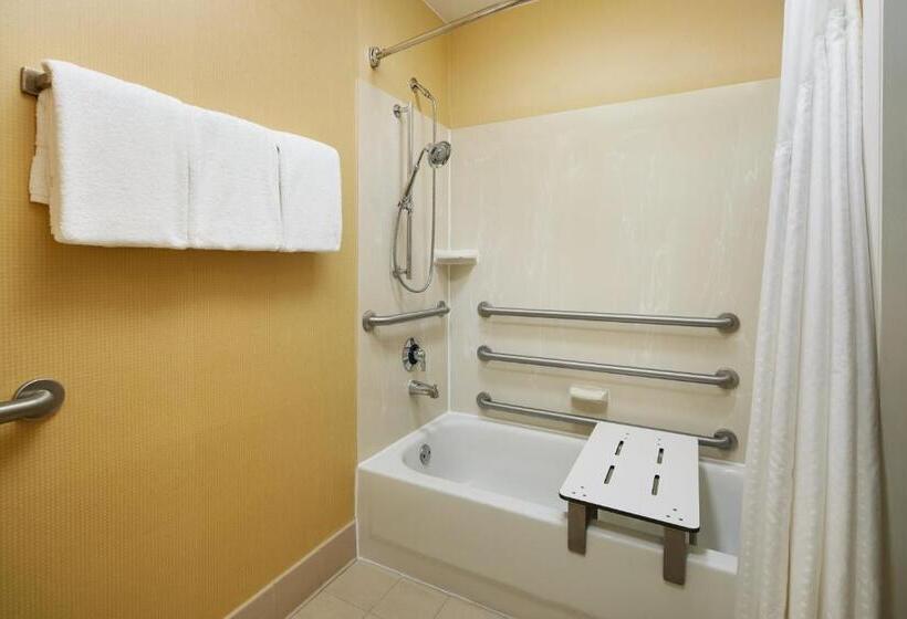 Номер Стандарт Кровать Кинг Адаптированный для Инвалидов, Holiday Inn Express Tifton, An Ihg