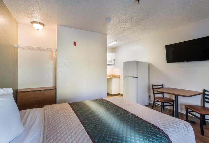 Студия Стандарт, Hometowne Studios Nashville  Airport/ Briley Pkwy
