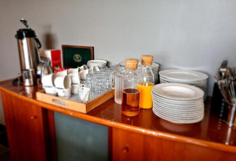 سوییت جونیور با بالکن, Armot Guesthouse