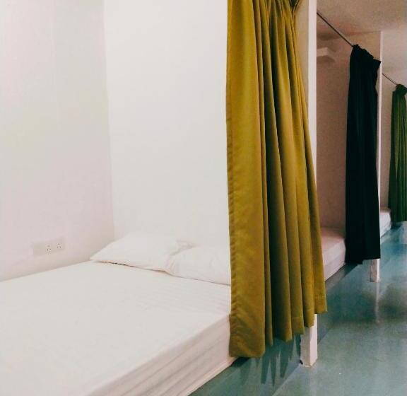 Family Suite, Beds In Garden Hostel Sdn Bhd