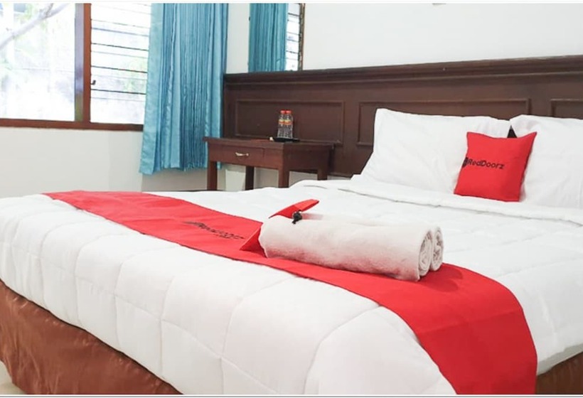 Номер Стандарт, Reddoorz Near Bojonegoro Train Station