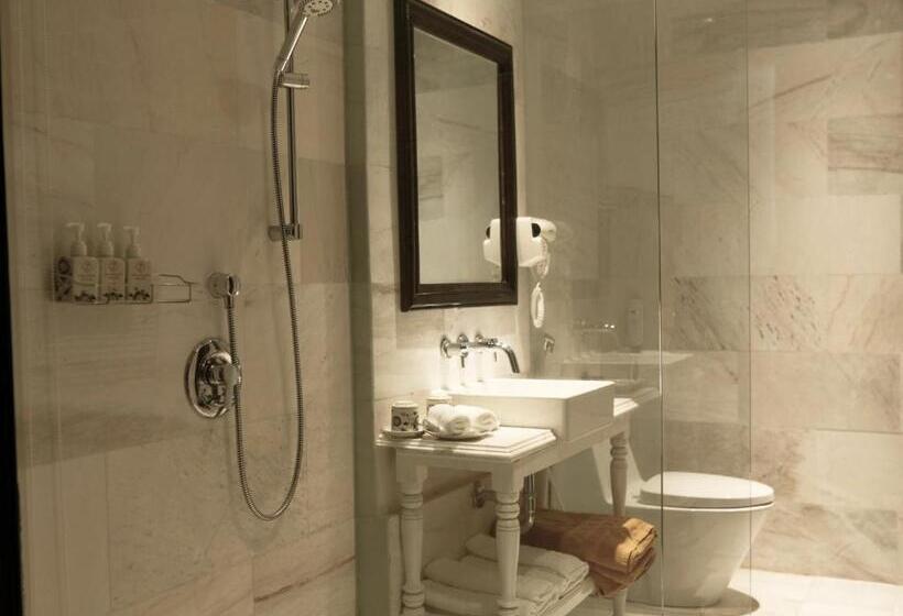 اتاق لوکس با چشم‌انداز دریا, Palma Phu Quoc Resort