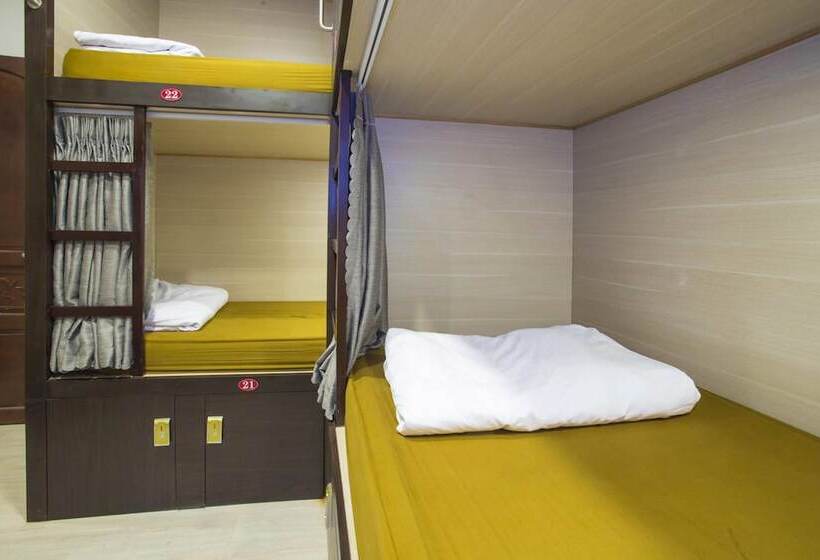 تختخواب در اتاق مشترک, Saigon Marvel Hostel