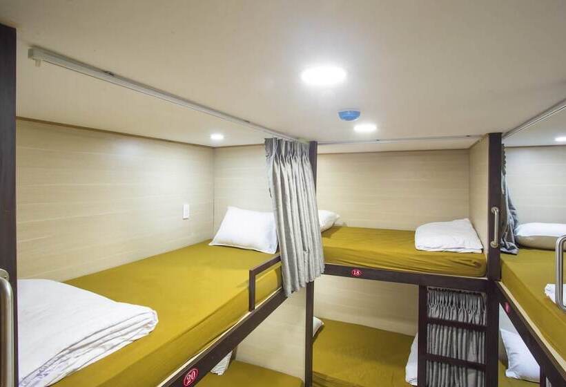 تختخواب در اتاق مشترک, Saigon Marvel Hostel