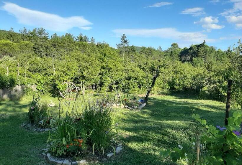Quarto Estandar Vista Jardim, La Ruche