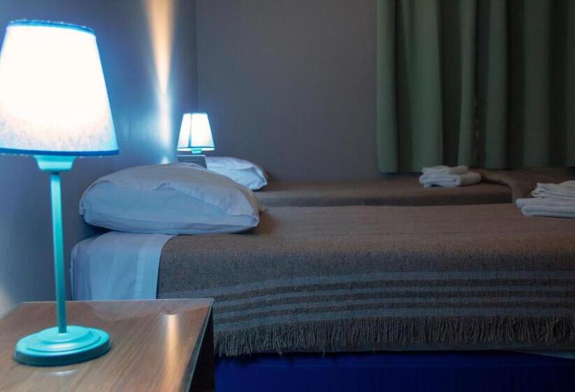 Номер Стандарт Трехместный, Caminos Hostal