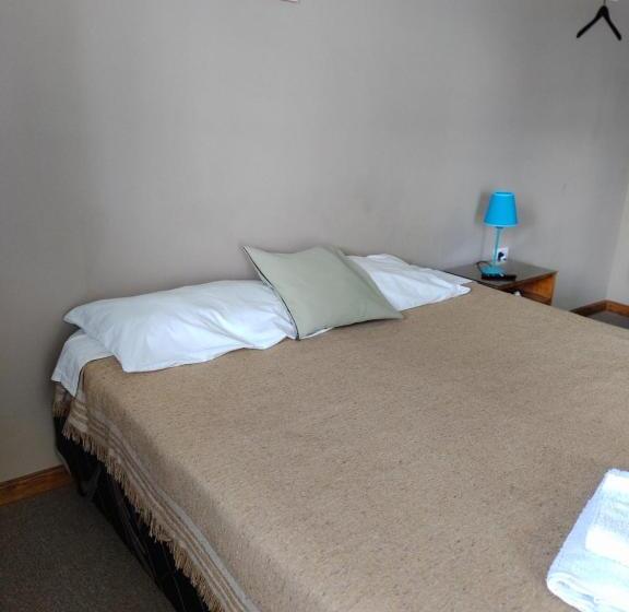Номер Стандарт Трехместный, Caminos Hostal