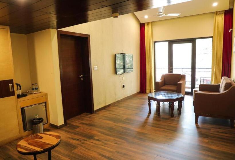 سوییت جونیور, Rosetum Anjuna Goa