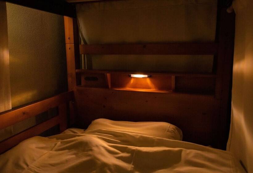 تختخواب در اتاق مشترک, Guesthouse Hajimari