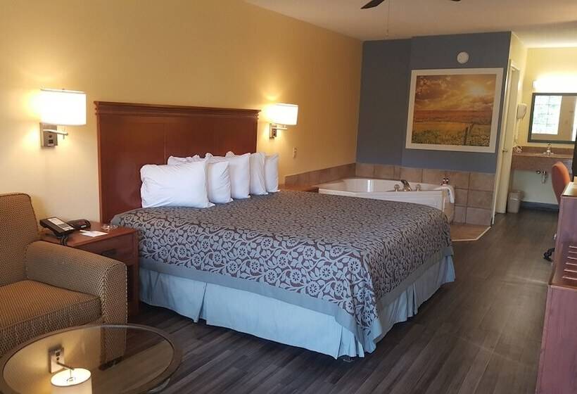 Suite, Days Inn By Wyndham Trenton