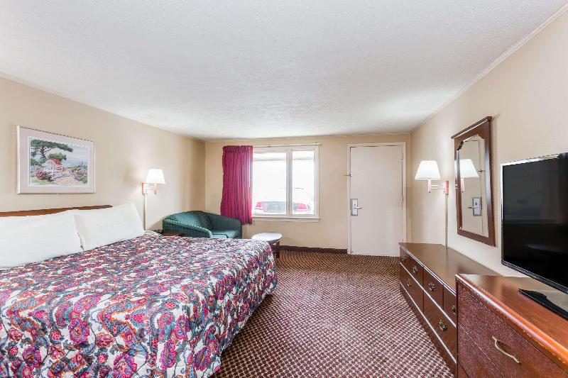 Стандартный Номер Кровать Кинг, Travelodge By Wyndham Ridgeway Martinsville Area