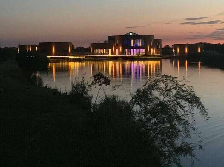 Апартаменты Комфорт 1 Спальня, Lakeside Fishing Lodges