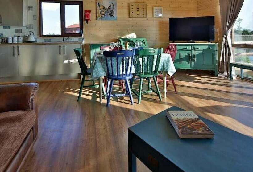 Апартаменты Комфорт 1 Спальня, Lakeside Fishing Lodges