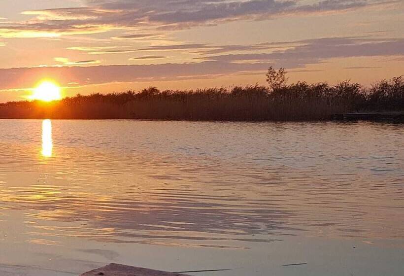 Апартаменты Комфорт 1 Спальня, Lakeside Fishing Lodges