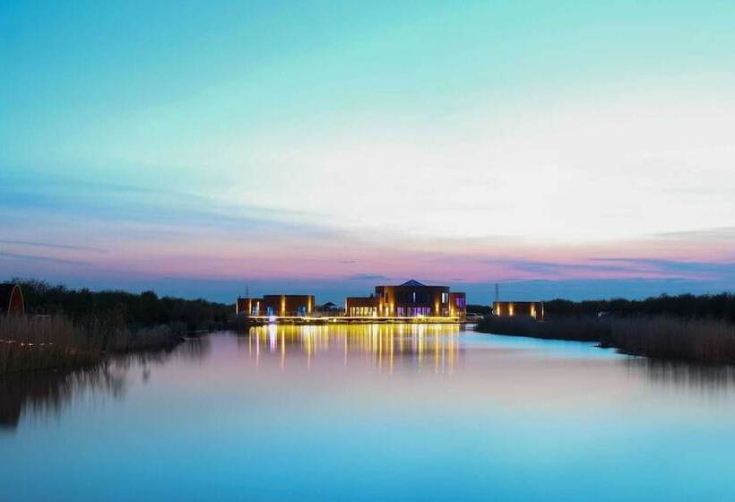 Апартаменты Комфорт 1 Спальня, Lakeside Fishing Lodges