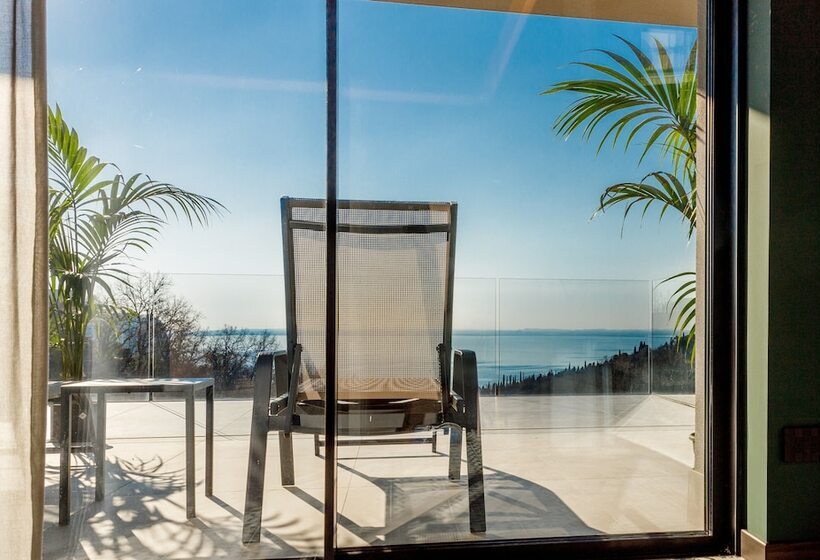Quarto Familiar, Deville