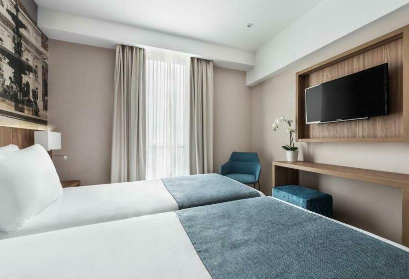 Quarto Estandar, Exe Saldanha