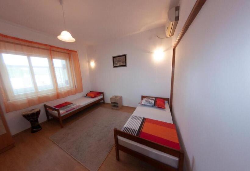 اتاق اکونومی, Hostel  Sema