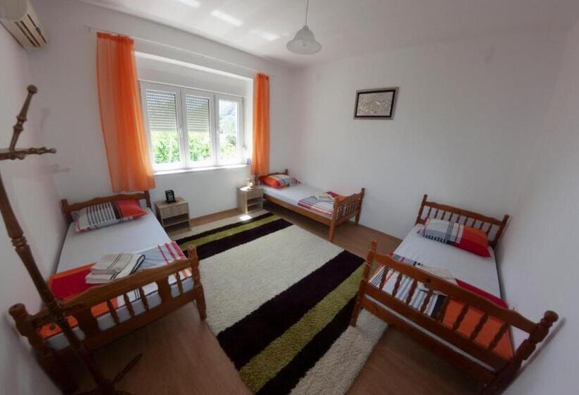 اتاق استاندارد سه تخته با بالکن, Hostel  Sema