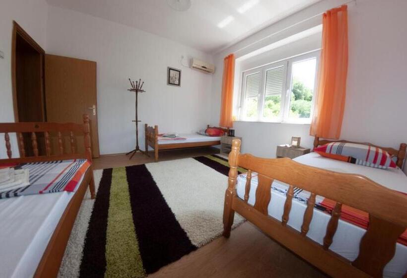اتاق استاندارد سه تخته با بالکن, Hostel  Sema
