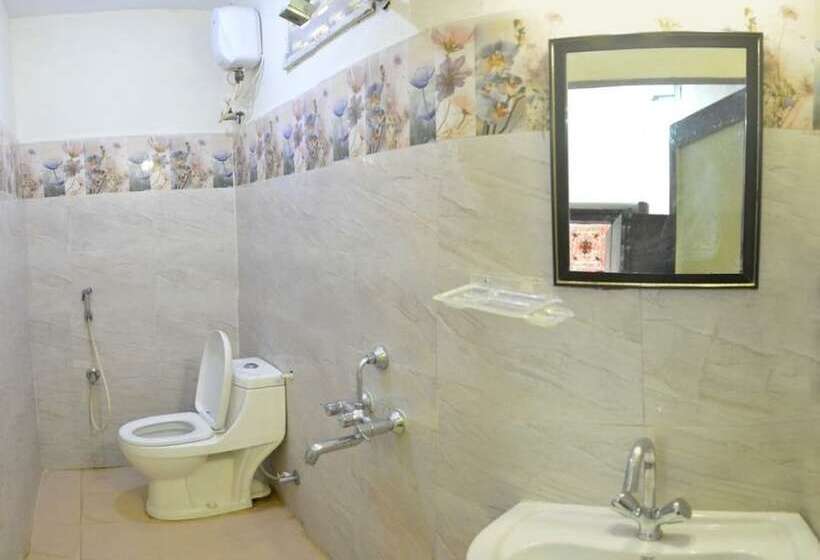 Deluxe Room, Rajalakshmi Guest House