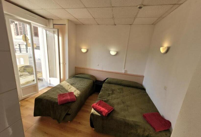 Семейный Номер, Hôtel Marquette