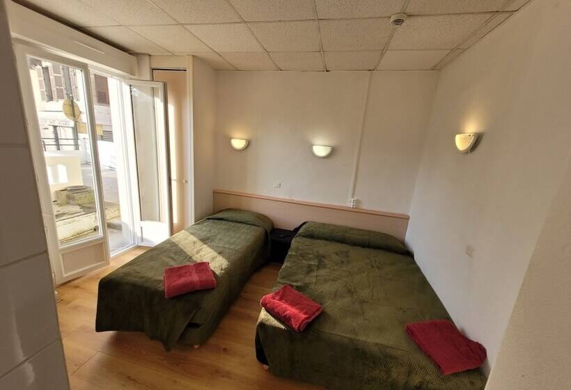 Семейный Номер, Hôtel Marquette
