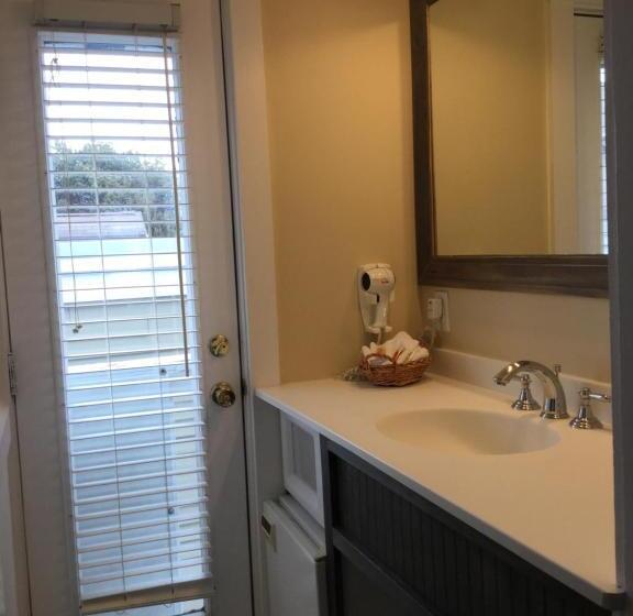 اتاق استاندارد با 2 تخت دوبل, The Edgewater