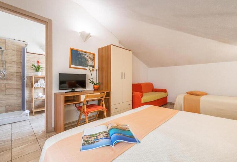 اتاق استاندارد سه نفره, Bed And Breakfast Dorgali