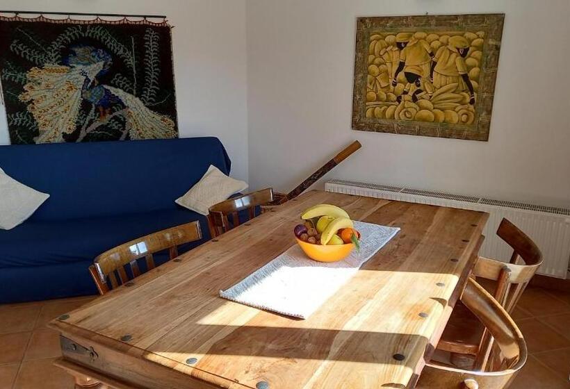 اتاق راحتی سه تخته, Bed And Breakfast Dorgali