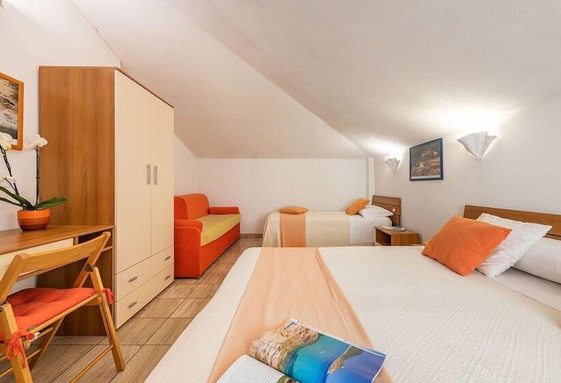 اتاق استاندارد سه نفره, Bed And Breakfast Dorgali