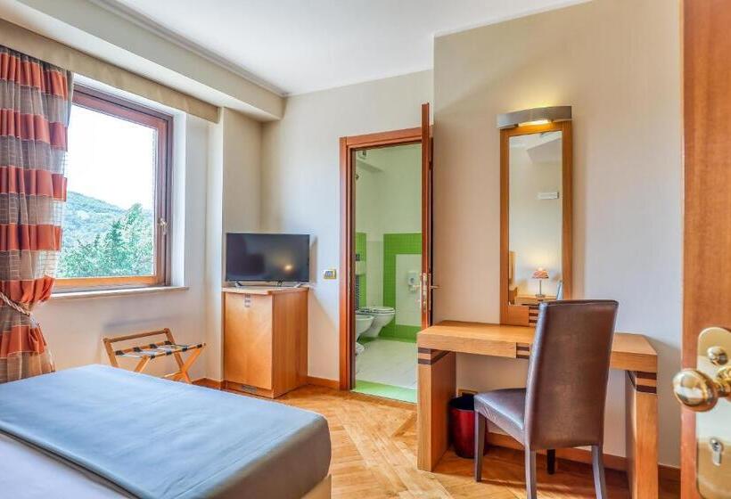 اتاق اکونومی, Penthouse