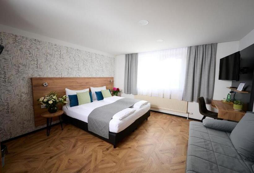 Номер Стандарт Вид на Сад, Laudach Inn