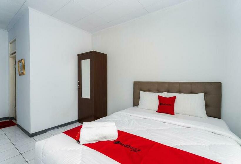 Номер Стандарт, Reddoorz Syariah Near Rsud Cimacan