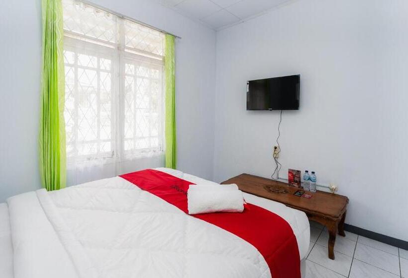 Номер Economy, Reddoorz Syariah Near Rsud Cimacan