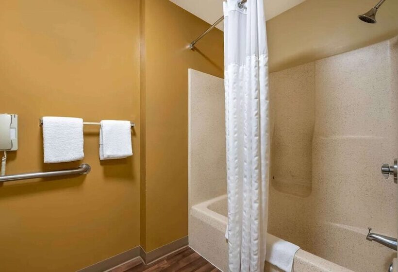 Люкс Адаптированный для Инвалидов, Suburban Studios Columbus North