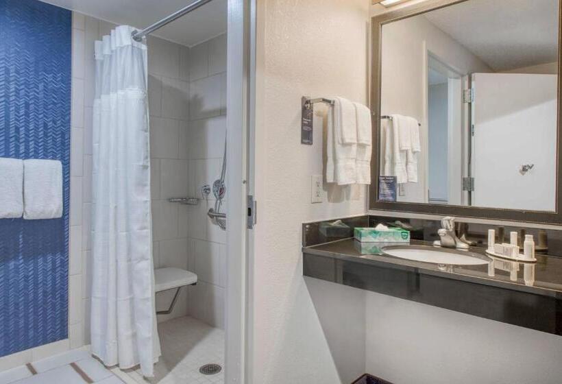 اتاق استاندارد با تخت بزرگ برای معلولان, Fairfield Inn & Suites Raleigh Crabtree Valley