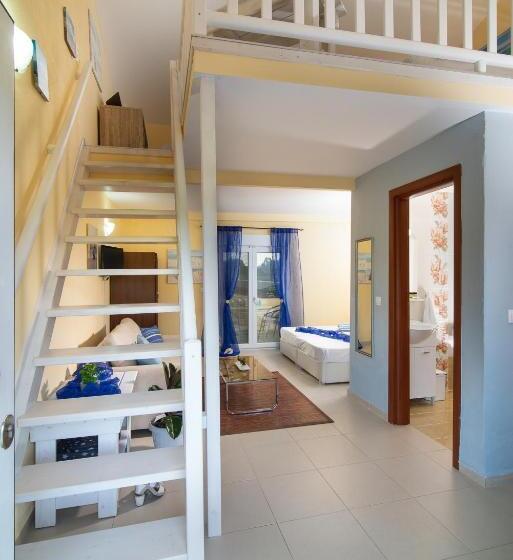 复式房间, Caretta Village