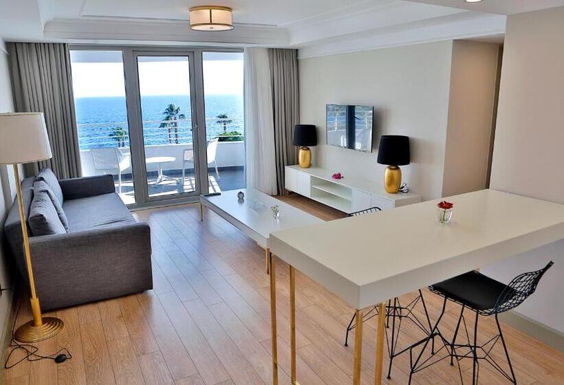 سوییت با چشم‌انداز دریا, Reo Hotel & Spa
