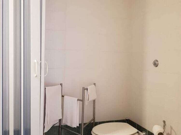 اتاق استاندارد سه نفره, Albergo Santa Teresa