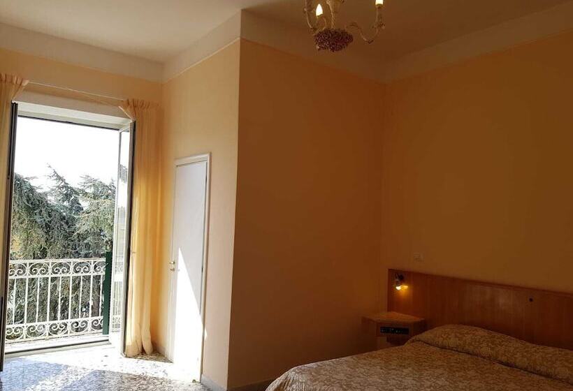 اتاق استاندارد سه نفره, Albergo Santa Teresa