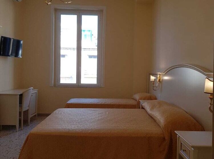 اتاق استاندارد سه نفره, Albergo Santa Teresa