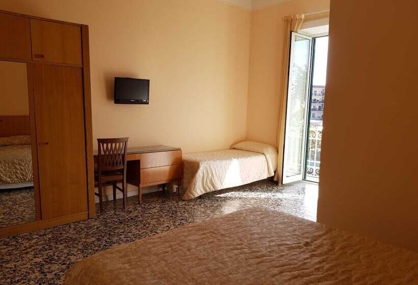 اتاق استاندارد سه نفره, Albergo Santa Teresa