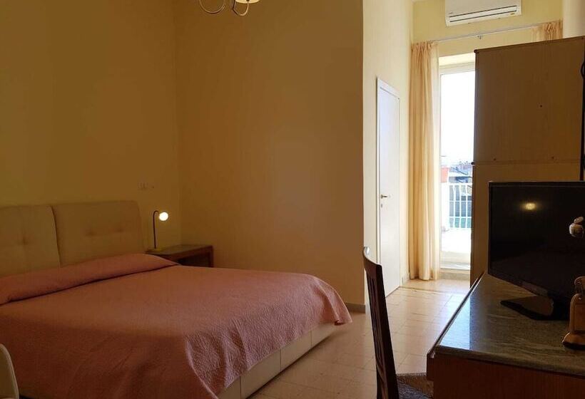 اتاق استاندارد سه نفره, Albergo Santa Teresa