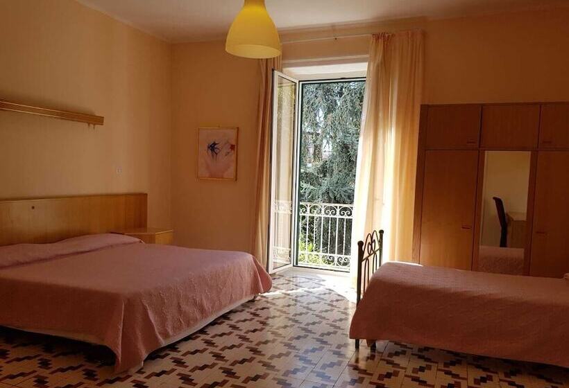 اتاق استاندارد سه نفره, Albergo Santa Teresa