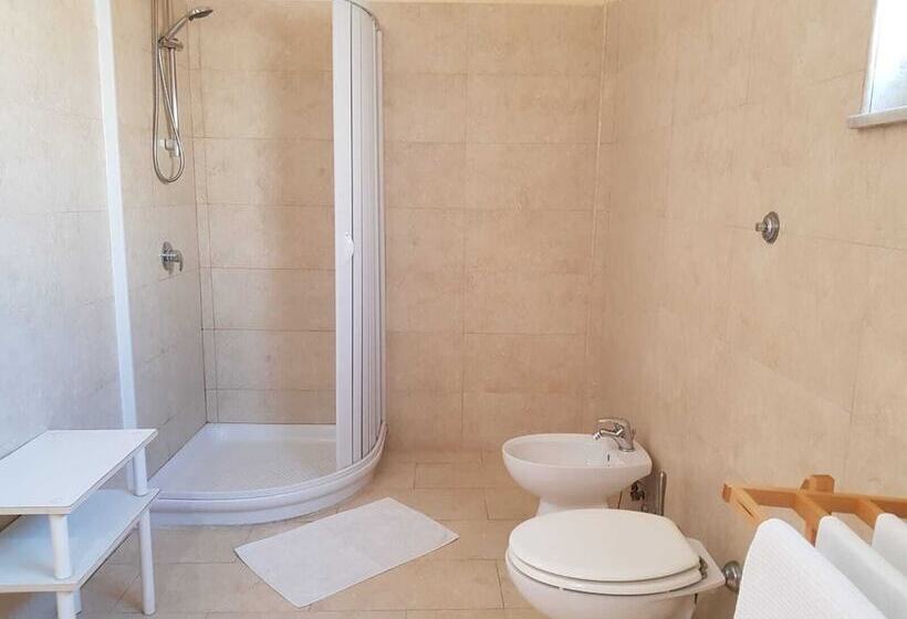 اتاق استاندارد چهار تخته, Albergo Santa Teresa