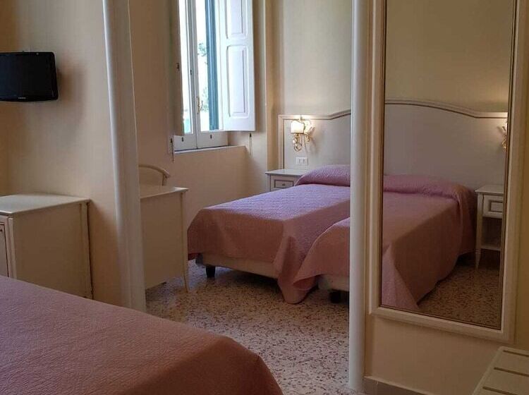اتاق استاندارد چهار تخته, Albergo Santa Teresa