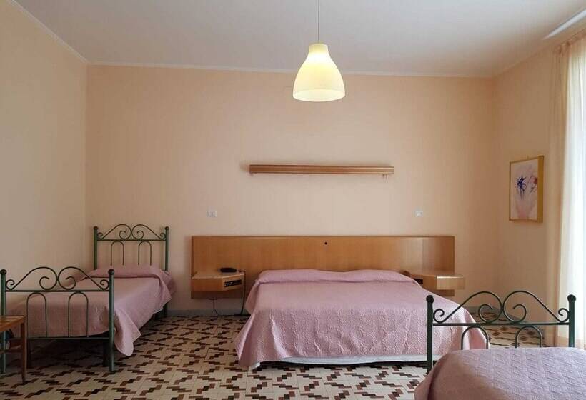 اتاق استاندارد چهار تخته, Albergo Santa Teresa