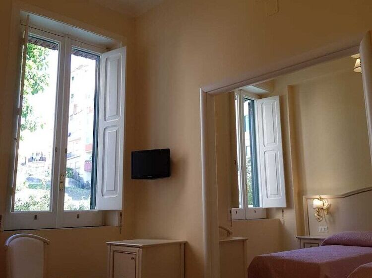 اتاق استاندارد چهار تخته, Albergo Santa Teresa